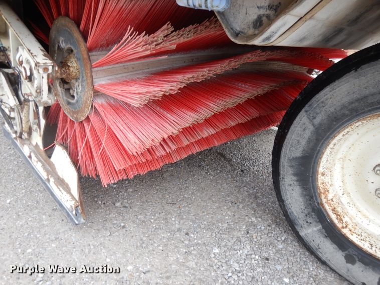 image for item DI8170 1998 Elgin Pelican P  street sweeper