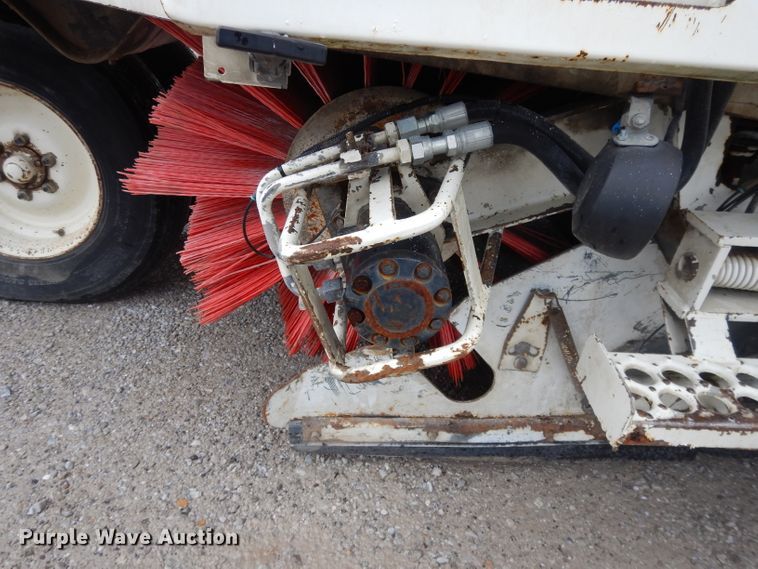 image for item DI8170 1998 Elgin Pelican P  street sweeper