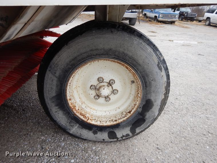 image for item DI8170 1998 Elgin Pelican P  street sweeper