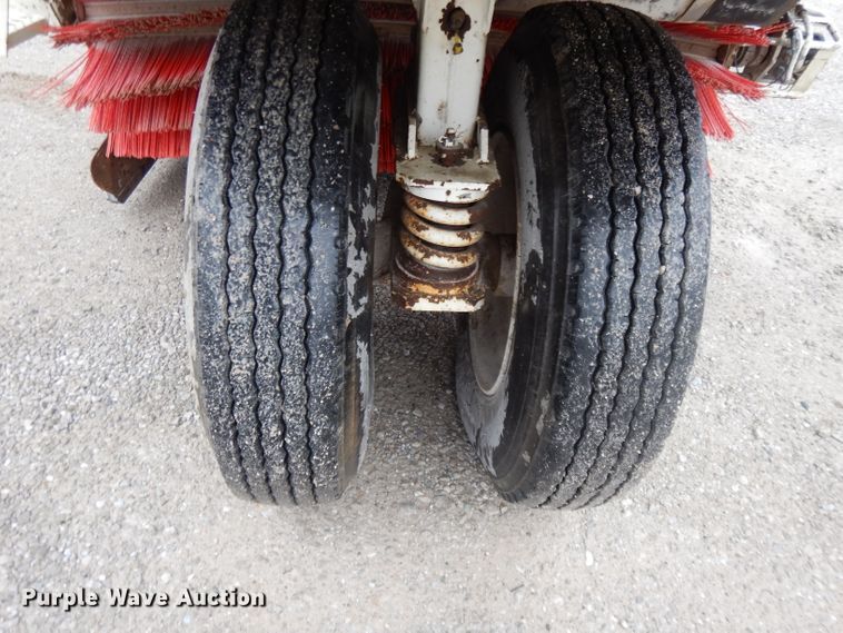 image for item DI8170 1998 Elgin Pelican P  street sweeper