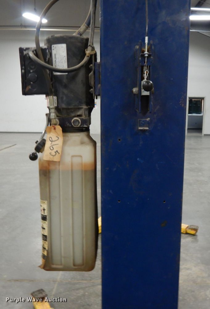 image for item DI8209 Challenger CL9 automotive lift