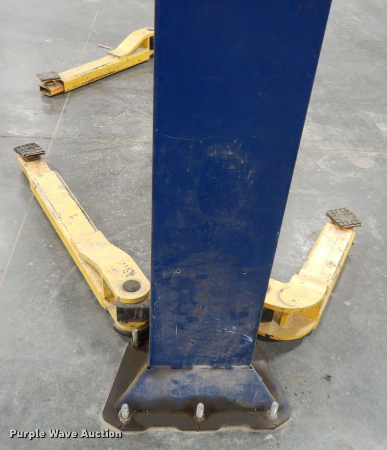 image for item DI8209 Challenger CL9 automotive lift