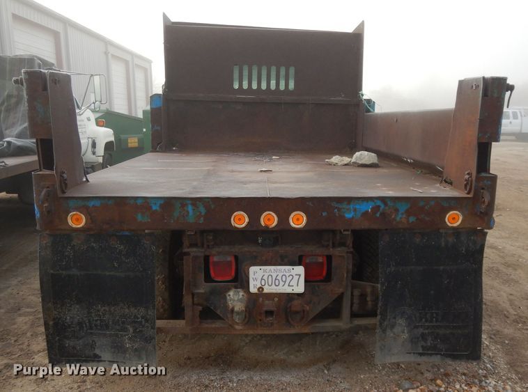 image for item DI8217 2003 Chevrolet C5500  dump flatbed truck
