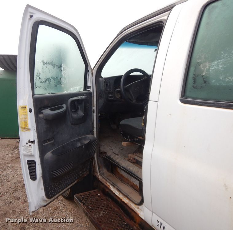 image for item DI8217 2003 Chevrolet C5500  dump flatbed truck