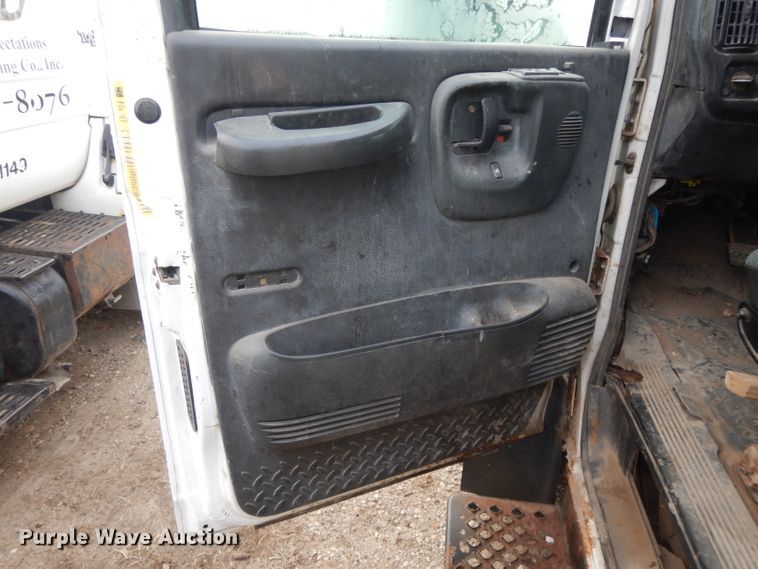 image for item DI8217 2003 Chevrolet C5500  dump flatbed truck