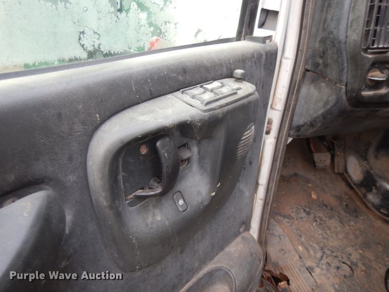 image for item DI8217 2003 Chevrolet C5500  dump flatbed truck