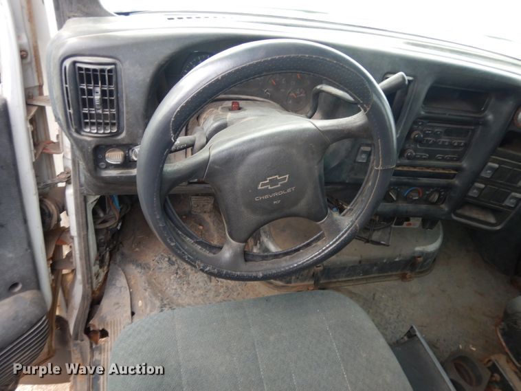 image for item DI8217 2003 Chevrolet C5500  dump flatbed truck