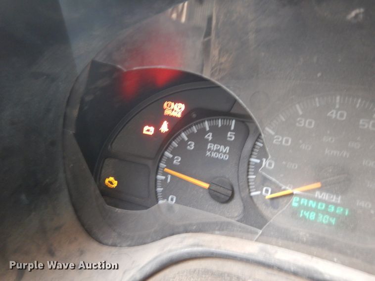 image for item DI8217 2003 Chevrolet C5500  dump flatbed truck