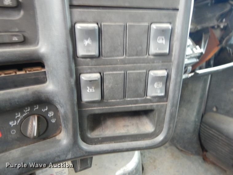 image for item DI8217 2003 Chevrolet C5500  dump flatbed truck