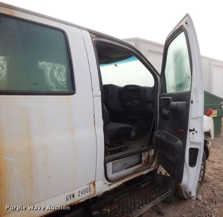 image for item DI8217 2003 Chevrolet C5500  dump flatbed truck