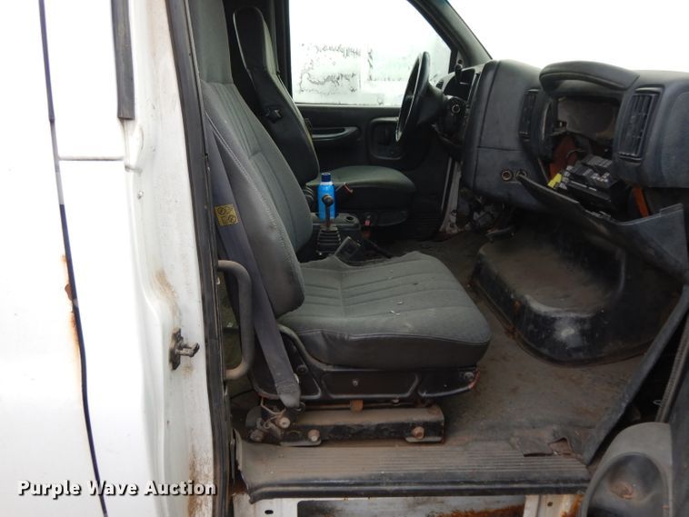 image for item DI8217 2003 Chevrolet C5500  dump flatbed truck