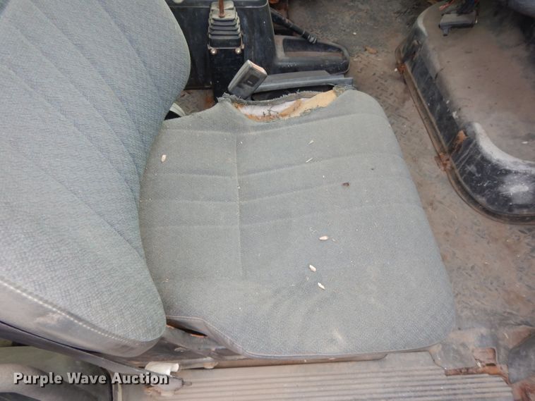 image for item DI8217 2003 Chevrolet C5500  dump flatbed truck