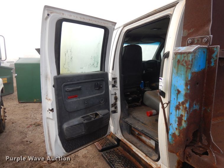 image for item DI8217 2003 Chevrolet C5500  dump flatbed truck