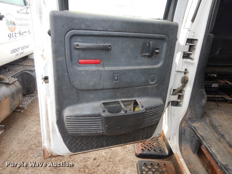 image for item DI8217 2003 Chevrolet C5500  dump flatbed truck