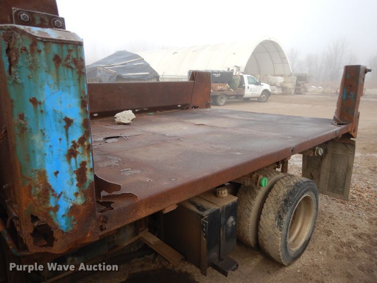 image for item DI8217 2003 Chevrolet C5500  dump flatbed truck