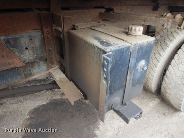 image for item DI8217 2003 Chevrolet C5500  dump flatbed truck