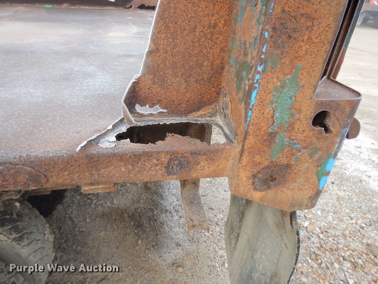 image for item DI8217 2003 Chevrolet C5500  dump flatbed truck