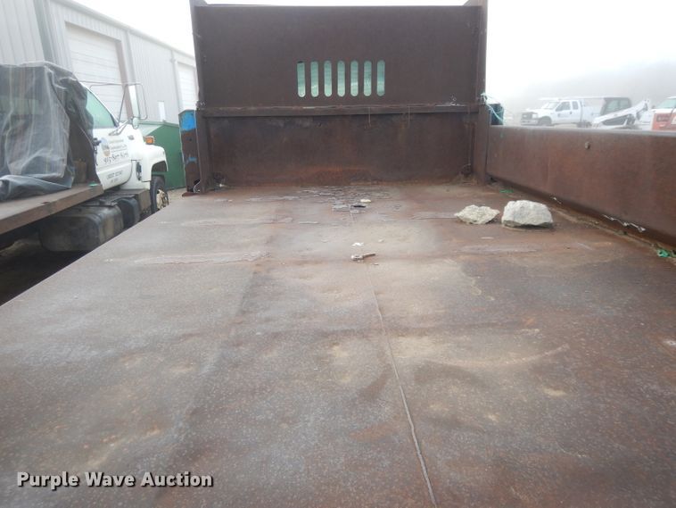 image for item DI8217 2003 Chevrolet C5500  dump flatbed truck