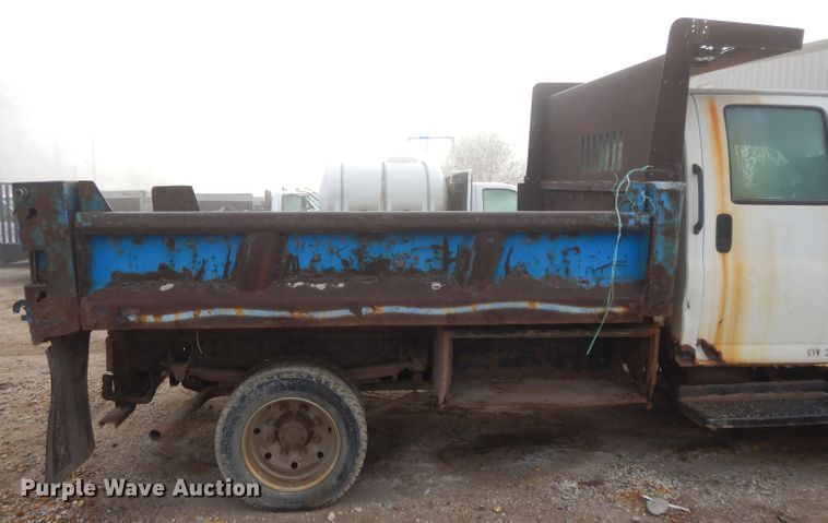 image for item DI8217 2003 Chevrolet C5500  dump flatbed truck