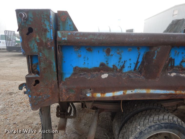 image for item DI8217 2003 Chevrolet C5500  dump flatbed truck