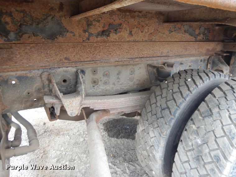 image for item DI8217 2003 Chevrolet C5500  dump flatbed truck