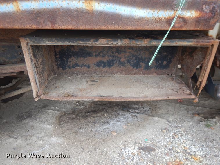 image for item DI8217 2003 Chevrolet C5500  dump flatbed truck