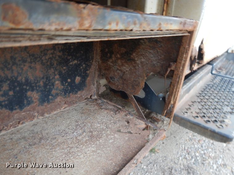 image for item DI8217 2003 Chevrolet C5500  dump flatbed truck