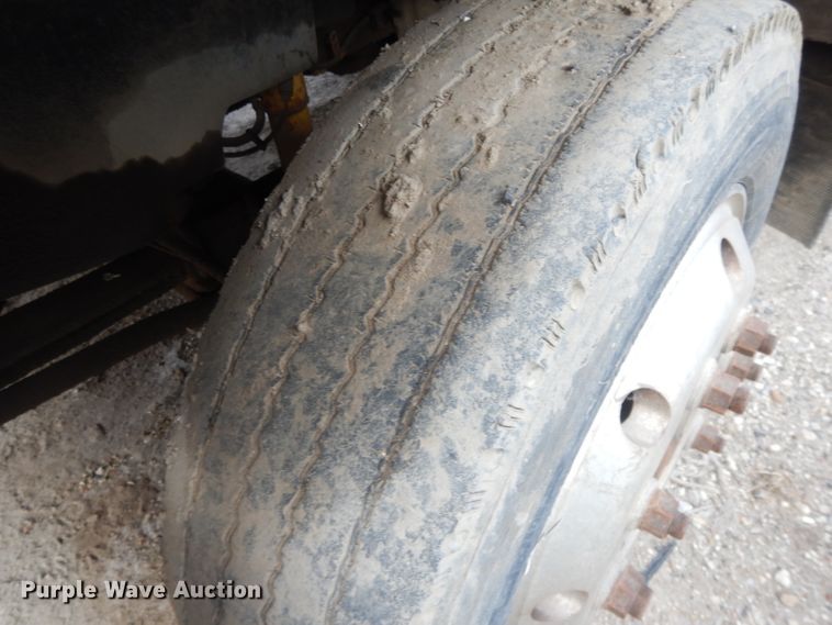 image for item DI8217 2003 Chevrolet C5500  dump flatbed truck