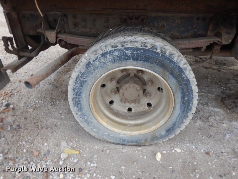 image for item DI8217 2003 Chevrolet C5500  dump flatbed truck