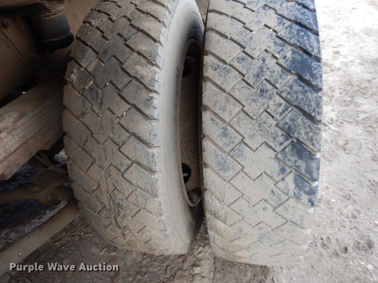 image for item DI8217 2003 Chevrolet C5500  dump flatbed truck