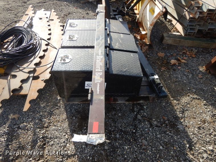 image for item DI8220 (3) Bradford Built toolbox