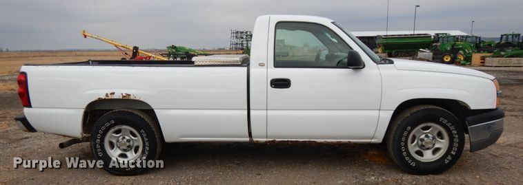 image for item DJ5804 2004 Chevrolet Silverado 1500  pickup truck