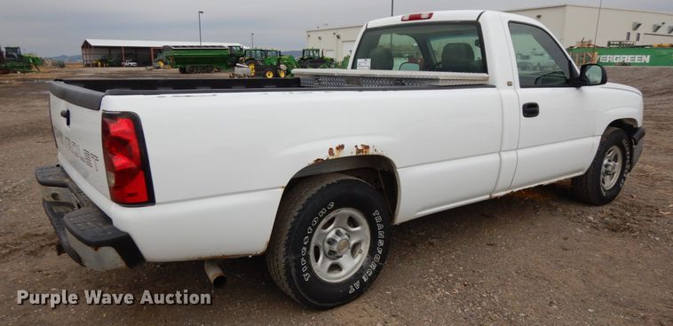 image for item DJ5804 2004 Chevrolet Silverado 1500  pickup truck