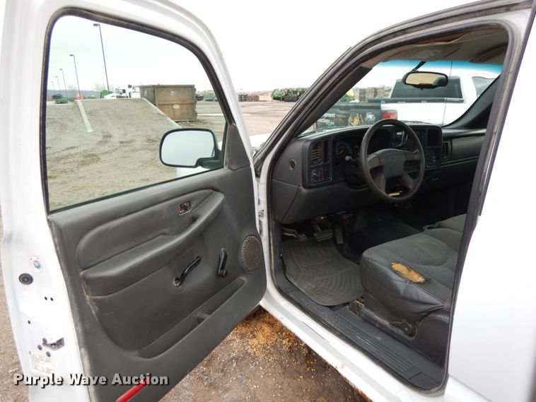 image for item DJ5804 2004 Chevrolet Silverado 1500  pickup truck