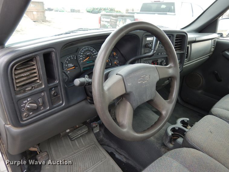 image for item DJ5804 2004 Chevrolet Silverado 1500  pickup truck