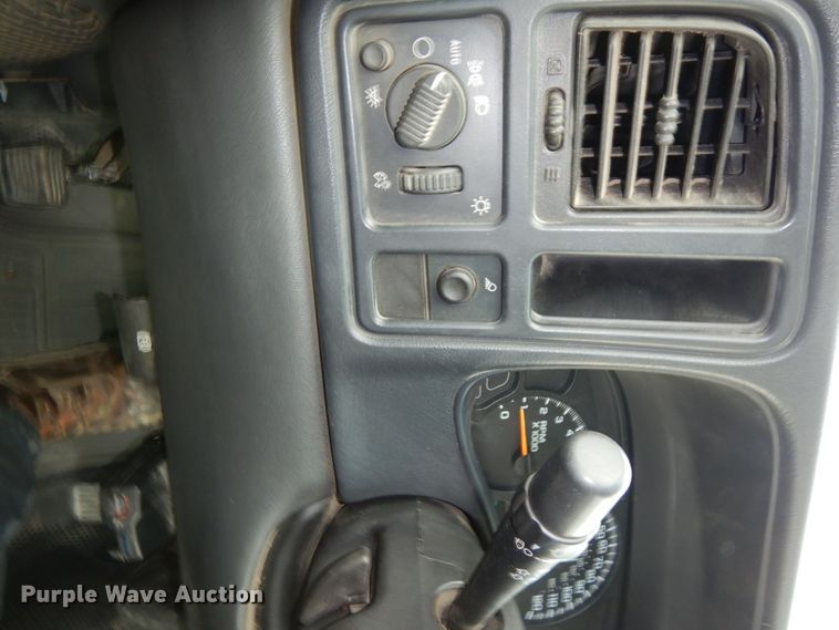 image for item DJ5804 2004 Chevrolet Silverado 1500  pickup truck