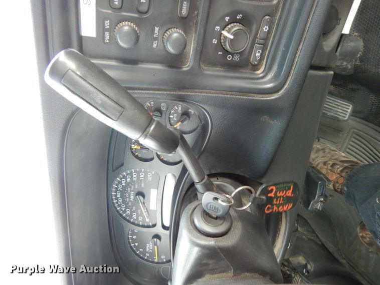 image for item DJ5804 2004 Chevrolet Silverado 1500  pickup truck