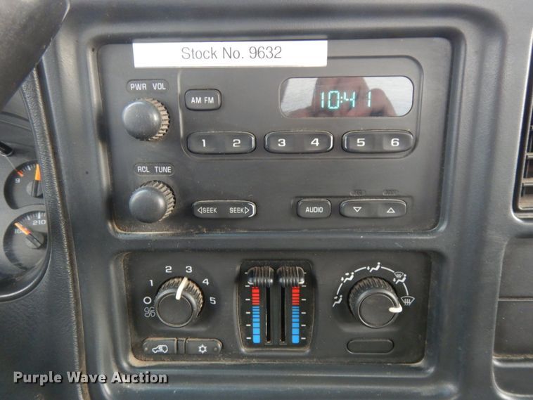 image for item DJ5804 2004 Chevrolet Silverado 1500  pickup truck