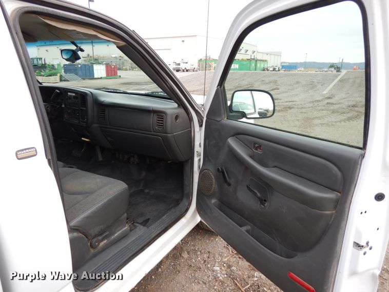 image for item DJ5804 2004 Chevrolet Silverado 1500  pickup truck