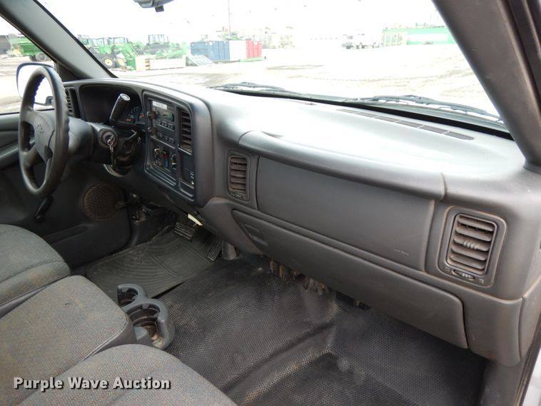 image for item DJ5804 2004 Chevrolet Silverado 1500  pickup truck