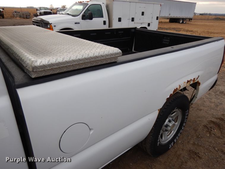 image for item DJ5804 2004 Chevrolet Silverado 1500  pickup truck