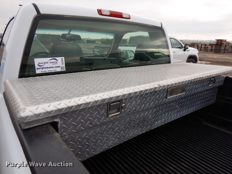 image for item DJ5804 2004 Chevrolet Silverado 1500  pickup truck