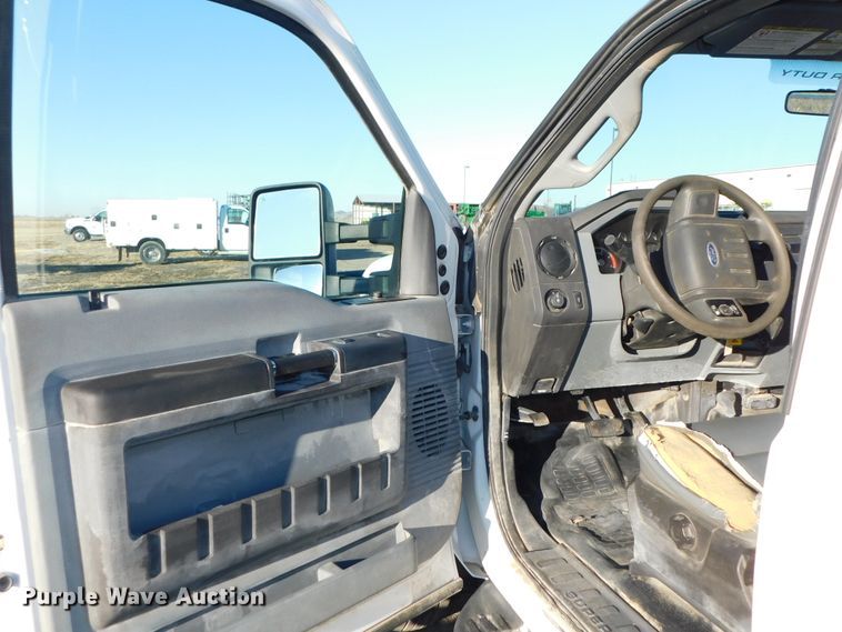 image for item DJ5846 2012 Ford F550 Super Duty XL  truck cab and chassis