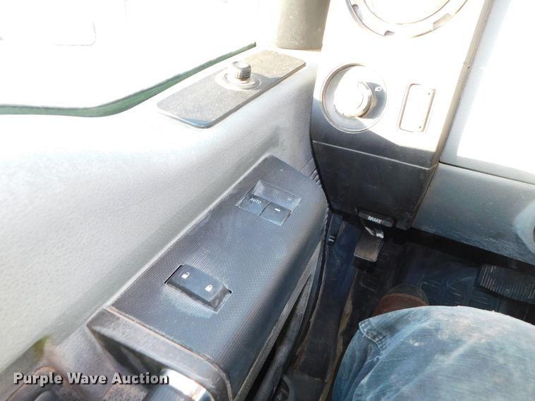 image for item DJ5846 2012 Ford F550 Super Duty XL  truck cab and chassis