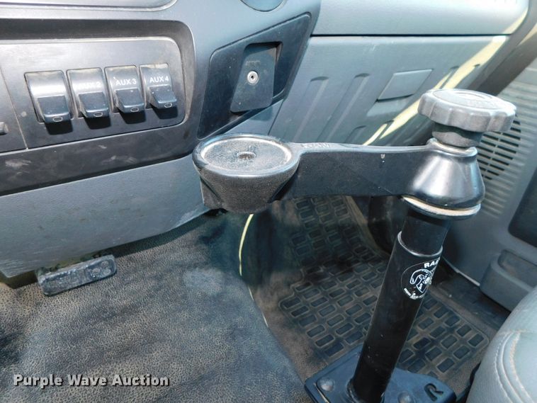 image for item DJ5846 2012 Ford F550 Super Duty XL  truck cab and chassis