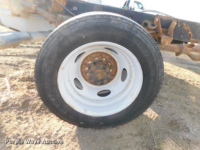 image for item DJ5846 2012 Ford F550 Super Duty XL  truck cab and chassis