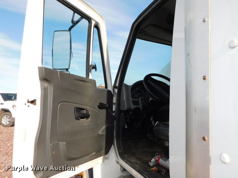 image for item DJ5853 2013 International DuraStar 4300M7  box truck