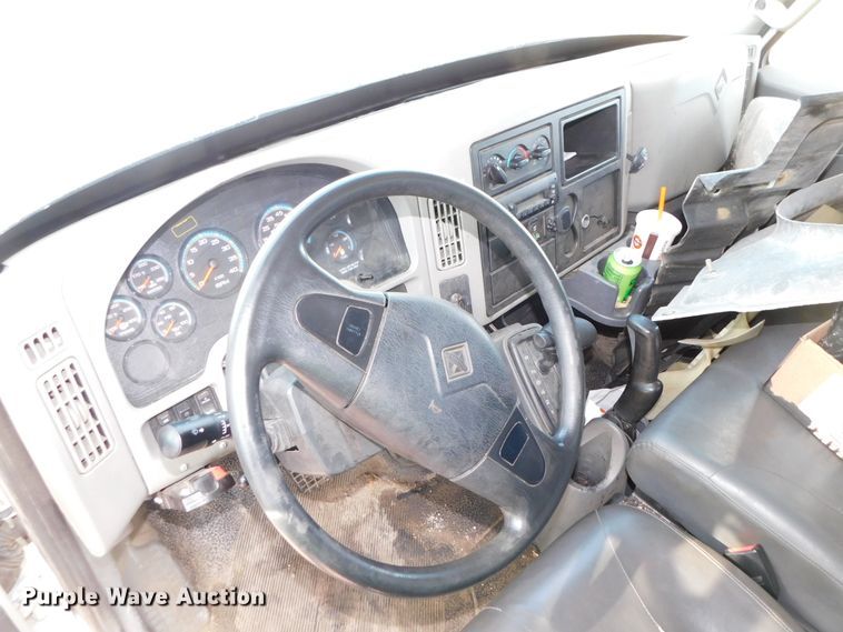 image for item DJ5853 2013 International DuraStar 4300M7  box truck