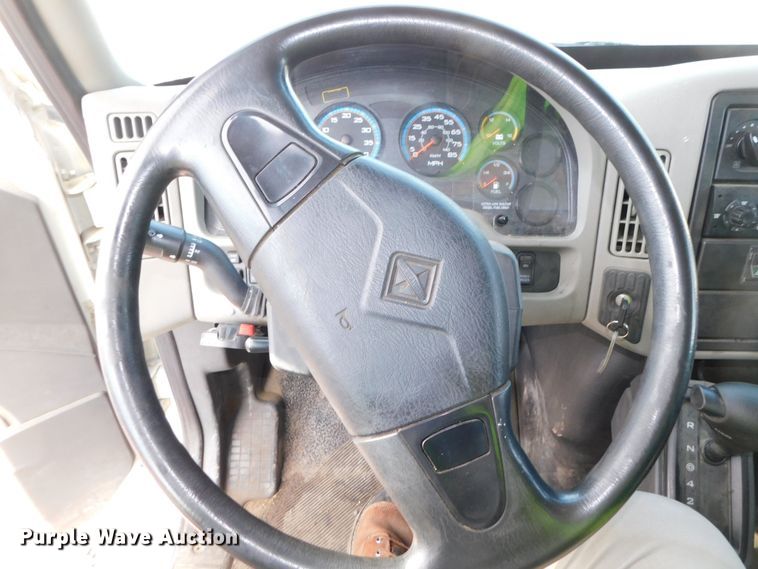 image for item DJ5853 2013 International DuraStar 4300M7  box truck