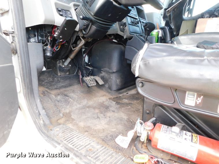 image for item DJ5853 2013 International DuraStar 4300M7  box truck